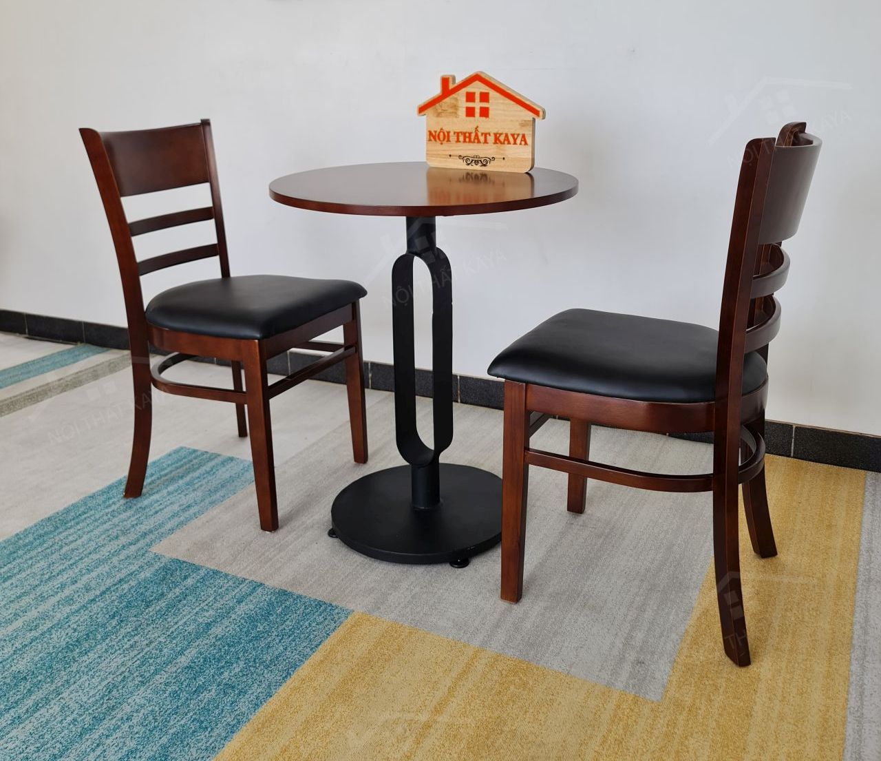 Cabin - Mostar 2 Ghế + Bàn Chân Sắt Ky-gh 101 (2)