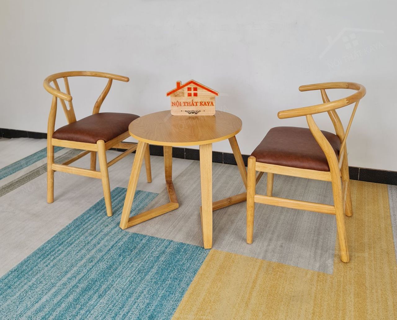 Wishbon 2 Ghế + Bàn Chân V (2)