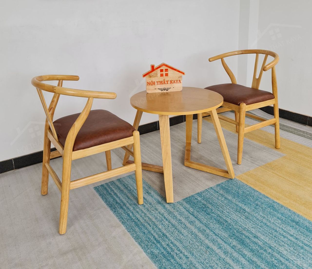 Wishbon 2 Ghế + Bàn Chân V (3)